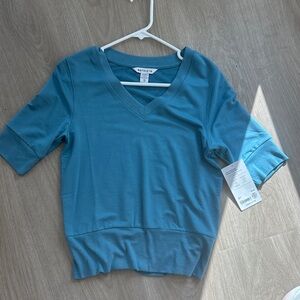 Athleta women’s blue V-Neck sweatshirt tee